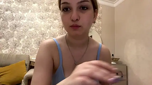 CloudyFoxy online show from June 19, 2026, 9:40 pm