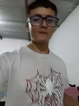 Snapshot of Davitfitnosuke chatting on June 13, 2026, 3:15 am Davitfitnosuke online show from June 13, 2026, 3:15 am