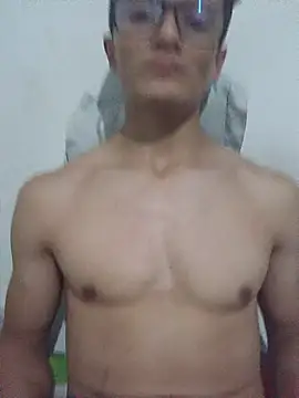 Snapshot of Davitfitnosuke chatting on June 14, 2026, 2:24 am Davitfitnosuke online show from June 14, 2026, 2:24 am
