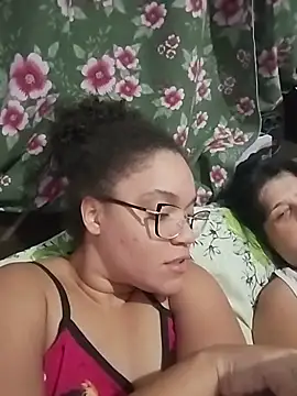 Snapshot of Esquetadinhas chatting on June 30, 2026, 1:39 am Esquetadinhas online show from June 30, 2026, 1:39 am