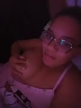 Snapshot of Esquetadinhas chatting on August 4, 2026, 5:32 am Esquetadinhas online show from August 4, 2026, 5:32 am