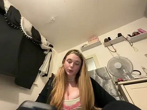 Violetsinxx online show from June 15, 2026, 10:23 pm