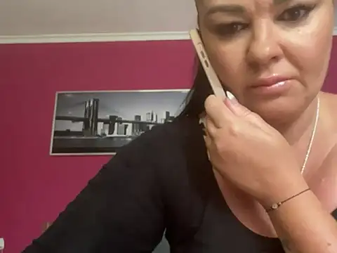 Snapshot of SecretLia69 chatting on June 11, 2026, 6:44 am SecretLia69 online show from June 11, 2026, 6:44 am