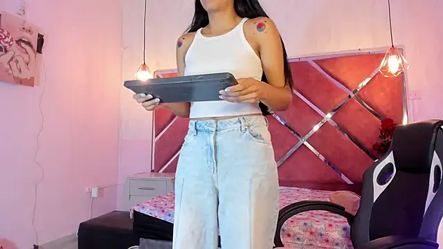 Carla Alvez online show from June 12, 2026, 1:54 pm