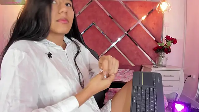 Carla Alvez online show from July 17, 2026, 2:02 pm