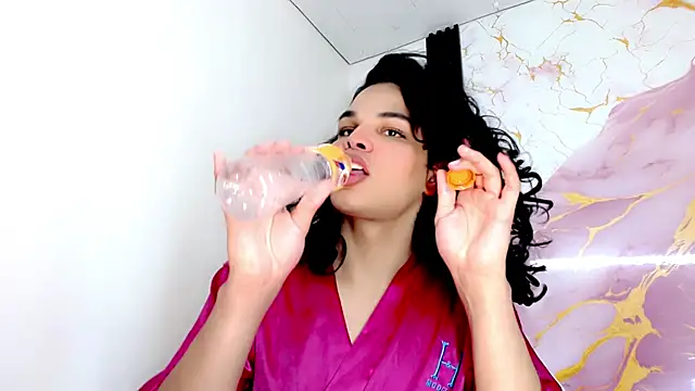 zoe amatista online show from July 18, 2026, 4:49 am