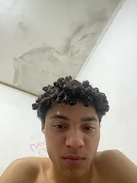 Snapshot of Guilhermesousaferro chatting on June 13, 2026, 5:49 am Guilhermesousaferro online show from June 13, 2026, 5:49 am
