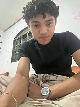 Snapshot of Guilhermesousaferro chatting on June 14, 2026, 12:41 am Guilhermesousaferro online show from June 14, 2026, 12:41 am