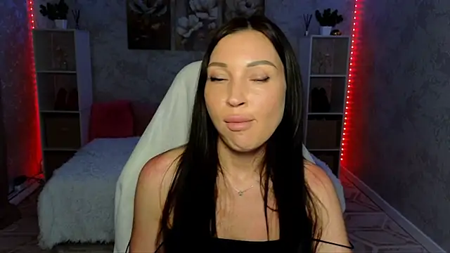 NikoleMills online show from June 10, 2026, 7:07 am