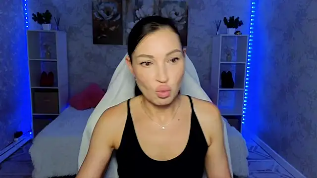 NikoleMills online show from June 14, 2026, 7:54 am