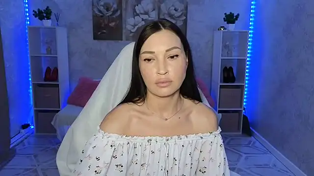 NikoleMills online show from July 5, 2026, 7:04 am