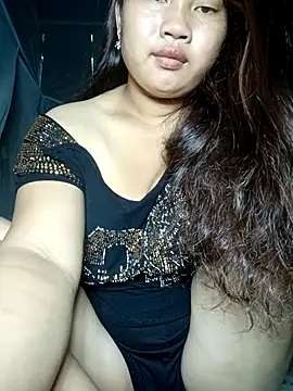 Emelyzz online show from July 12, 2026, 11:07 pm