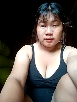 Emelyzz online show from July 14, 2026, 11:43 pm
