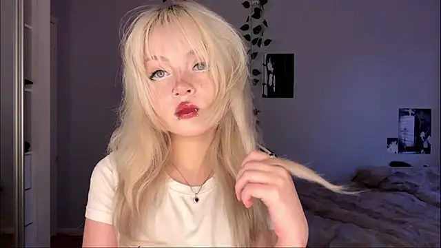 Snapshot of Velvets_Vixens01 chatting on June 24, 2026, 5:45 pm Velvets Vixens01 online show from June 24, 2026, 5:45 pm