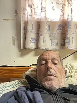 Snapshot of GeldenKuy chatting on June 10, 2026, 6:12 am GeldenKuy online show from June 10, 2026, 6:12 am