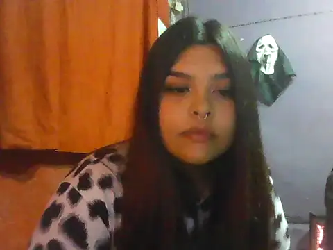 martiilolas online show from June 19, 2026, 3:22 am