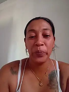 candelahot10 online show from June 13, 2026, 1:53 pm