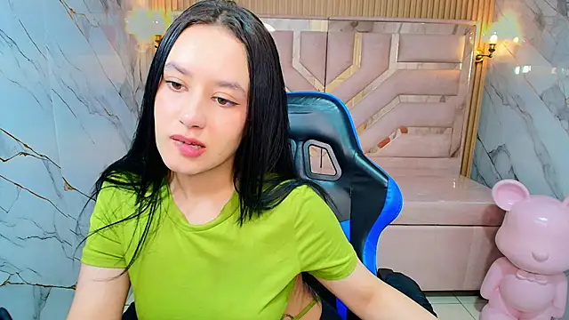Aleja r  online show from July 3, 2026, 12:22 pm