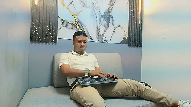 MAICOL TORNER online show from June 13, 2026, 3:37 am