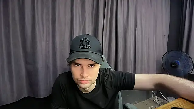 Snapshot of matthewglitch chatting on June 11, 2026, 7:39 am matthewglitch online show from June 11, 2026, 7:39 am