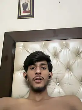Snapshot of ronnnnn718 chatting on June 12, 2026, 7:35 pm ronnnnn718 online show from June 12, 2026, 7:35 pm