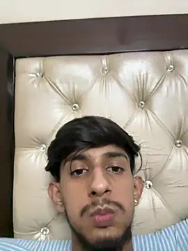 Snapshot of ronnnnn718 chatting on June 17, 2026, 8:21 pm ronnnnn718 online show from June 17, 2026, 8:21 pm