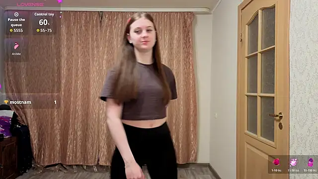 SwetLuna01 online show from June 11, 2026, 8:18 pm