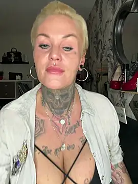Snapshot of InkedMissLaBaehm chatting on July 26, 2026, 10:16 pm InkedMissLaBaehm online show from July 26, 2026, 10:16 pm
