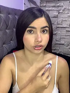 kim luna2 online show from June 12, 2026, 3:05 am