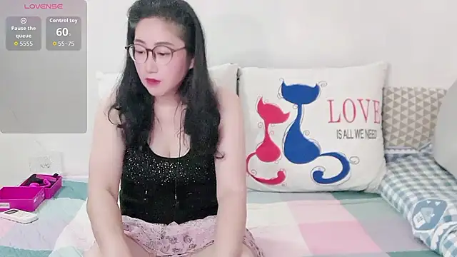 alisa-baby-666 online show from June 11, 2026, 1:42 pm