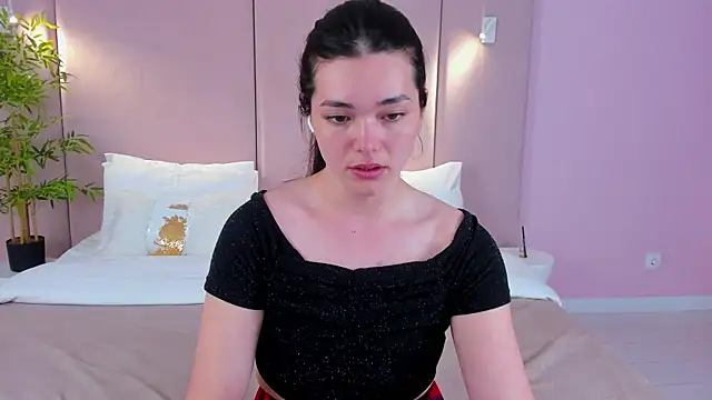 MaddieMeyer online show from July 7, 2026, 6:47 am