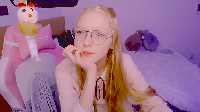 Snapshot of blush chatting on July 7, 2026, 12:20 pm blush online show from July 7, 2026, 12:20 pm