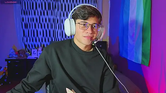 Angelito Twink online show from June 24, 2026, 1:37 am