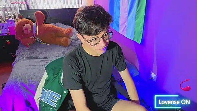 Angelito Twink online show from July 8, 2026, 4:55 pm