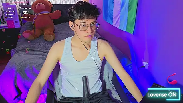 Angelito Twink online show from July 13, 2026, 6:33 pm