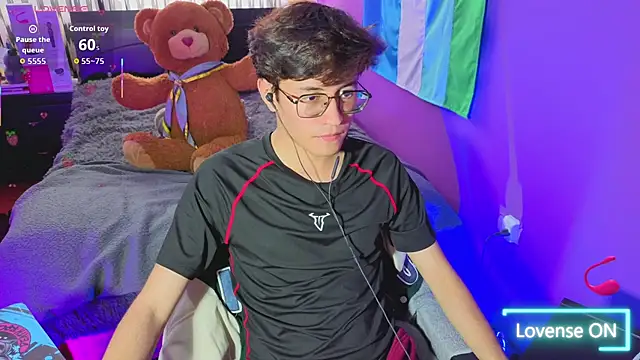 Angelito Twink online show from August 4, 2026, 6:32 pm