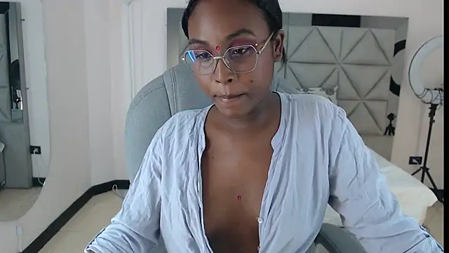 Snapshot of lily_mendoza chatting on July 6, 2026, 8:00 pm lily mendoza online show from July 6, 2026, 8:00 pm