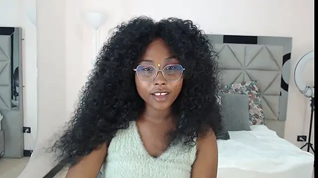 Snapshot of lily_mendoza chatting on July 7, 2026, 7:40 pm lily mendoza online show from July 7, 2026, 7:40 pm