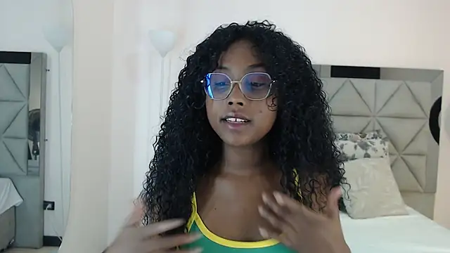 Snapshot of lily_mendoza chatting on July 16, 2026, 8:15 pm lily mendoza online show from July 16, 2026, 8:15 pm