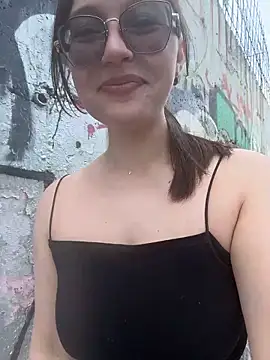 LunaMood online show from June 13, 2026, 4:21 am