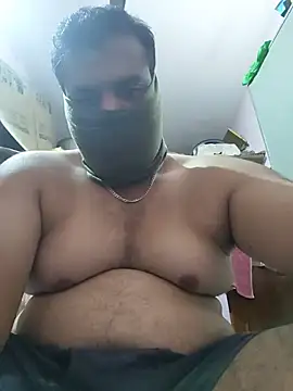Snapshot of Massboss13 chatting on July 21, 2026, 7:11 am Massboss13 online show from July 21, 2026, 7:11 am