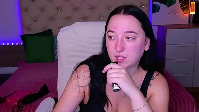 AVA MAXIMUS online show from August 3, 2026, 4:44 am