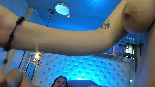 Snapshot of Tifanny-Val chatting on July 9, 2026, 12:31 pm Tifanny-Val online show from July 9, 2026, 12:31 pm