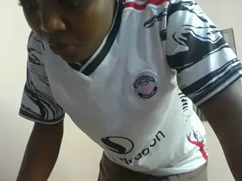 Snapshot of Black_prettty chatting on June 25, 2026, 4:44 pm Black prettty online show from June 25, 2026, 4:44 pm