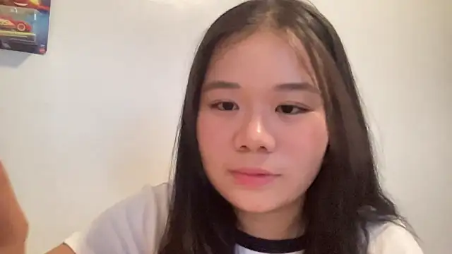 Snapshot of RhonaGallery chatting on June 16, 2026, 9:12 am RhonaGallery online show from June 16, 2026, 9:12 am