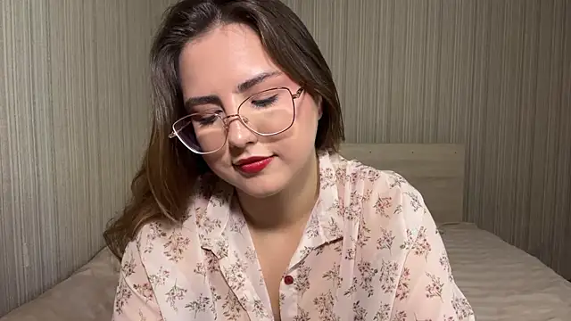 Mina Aston online show from July 8, 2026, 7:24 am