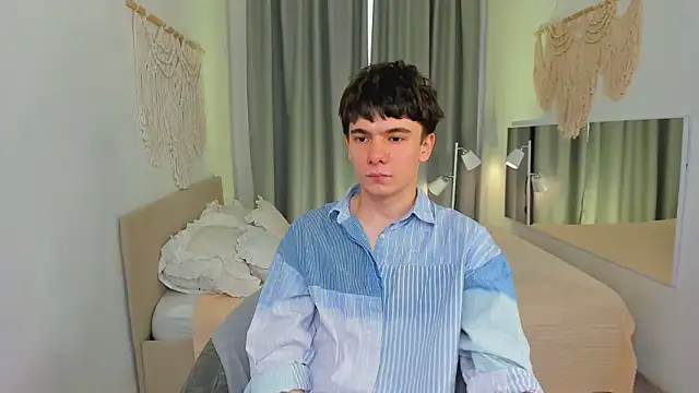 Ethan Crowe online show from July 31, 2026, 10:58 am