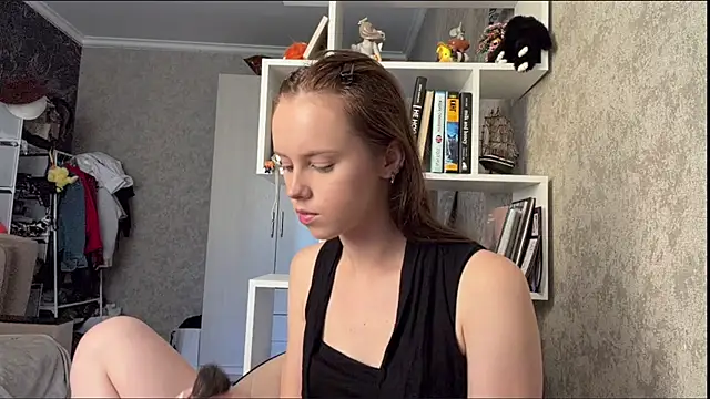 Mollybeans online show from August 3, 2026, 12:10 pm