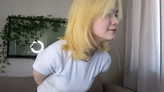 Emily Miu online show from June 16, 2026, 2:58 am