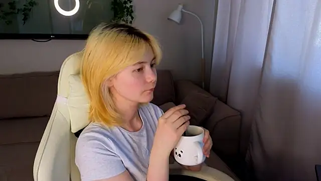 Emily Miu online show from June 21, 2026, 2:58 am